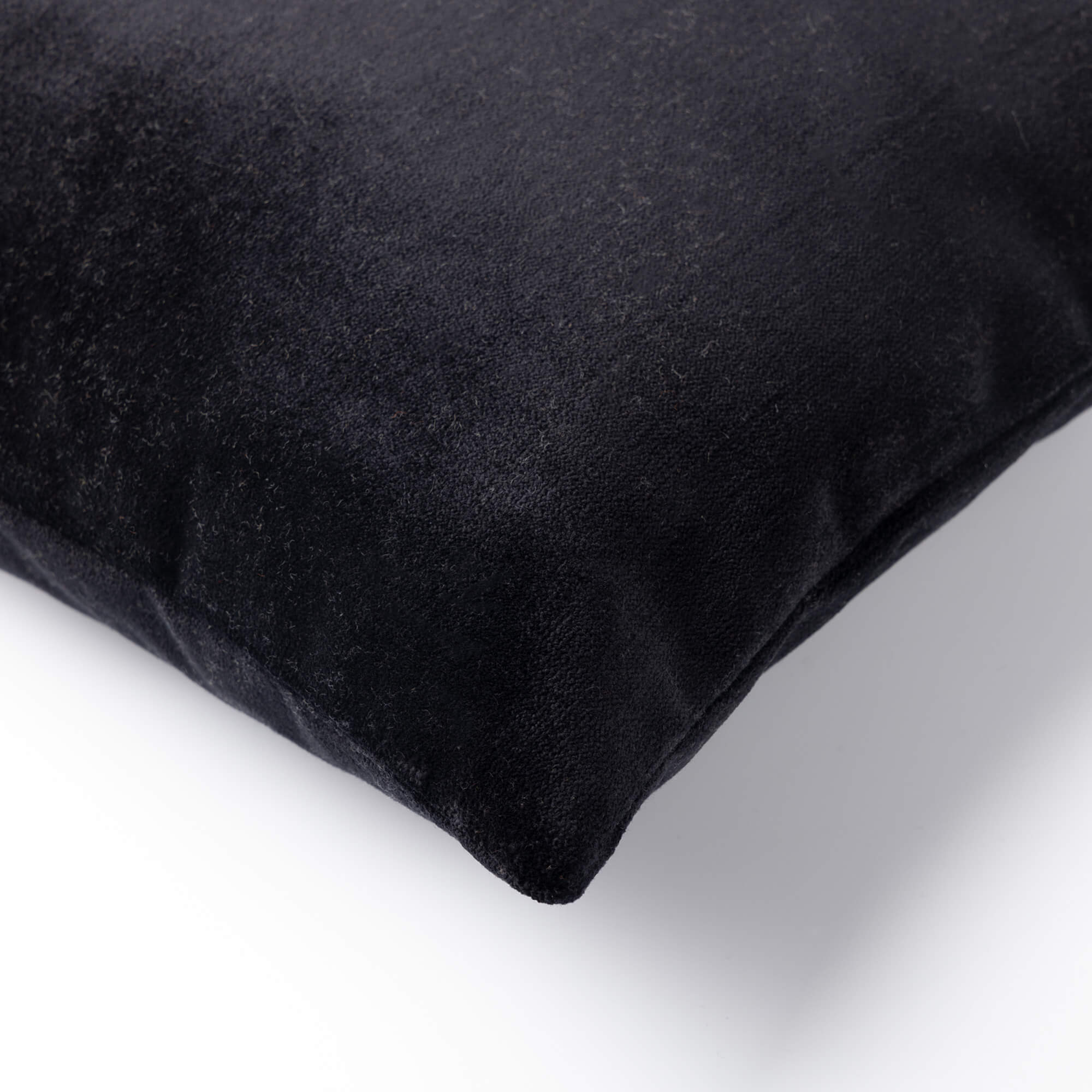 CELESTE | Cushion 45x45 cm | Raven | Black | Hoii | with durable cushion filling